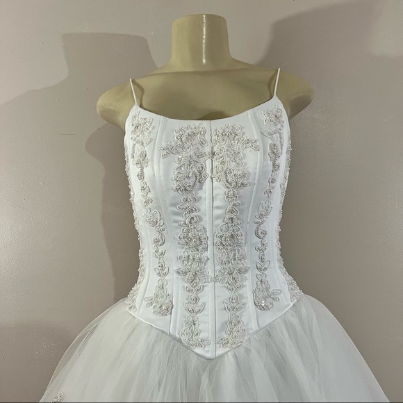 Oleg Cassini Spaghetti Strap Tulle Ball Gown Wedding Dress with Corset Size 4 - Picture 5 of 13